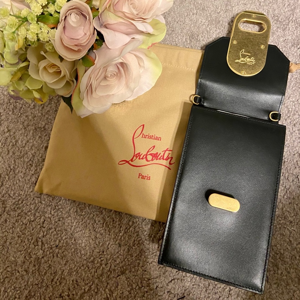 ✨Christian Louboutin Elisa Phone Case Wallet✨